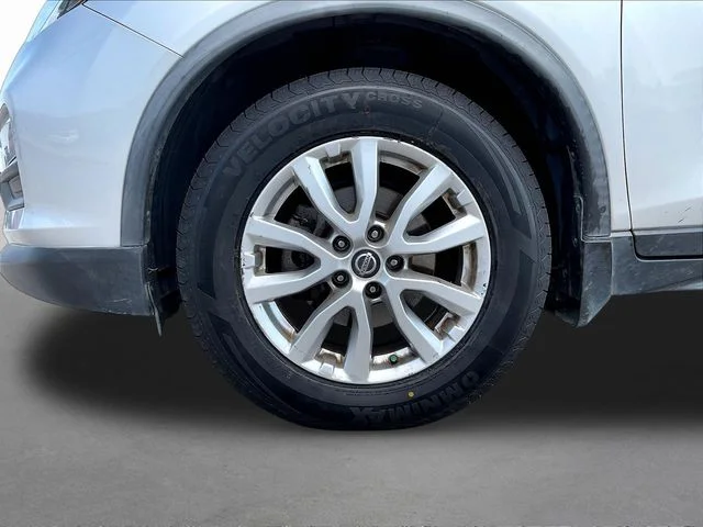 Used 2020 Silver Nissan SV image 34