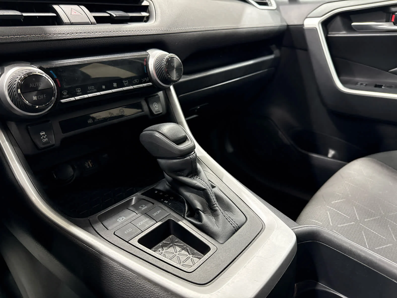 Used 2023 Grn/green Toyota XLE image 18