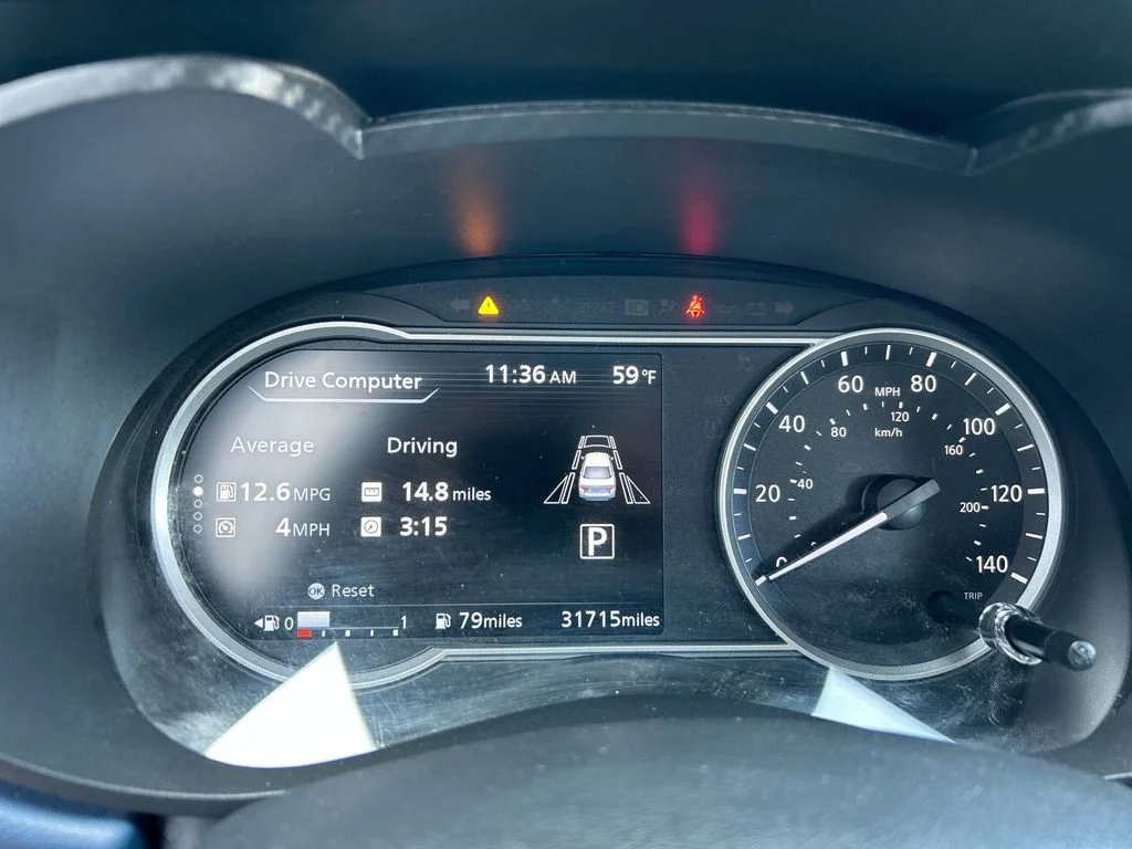 Used 2025 Silver Nissan 1.6 SV image 15