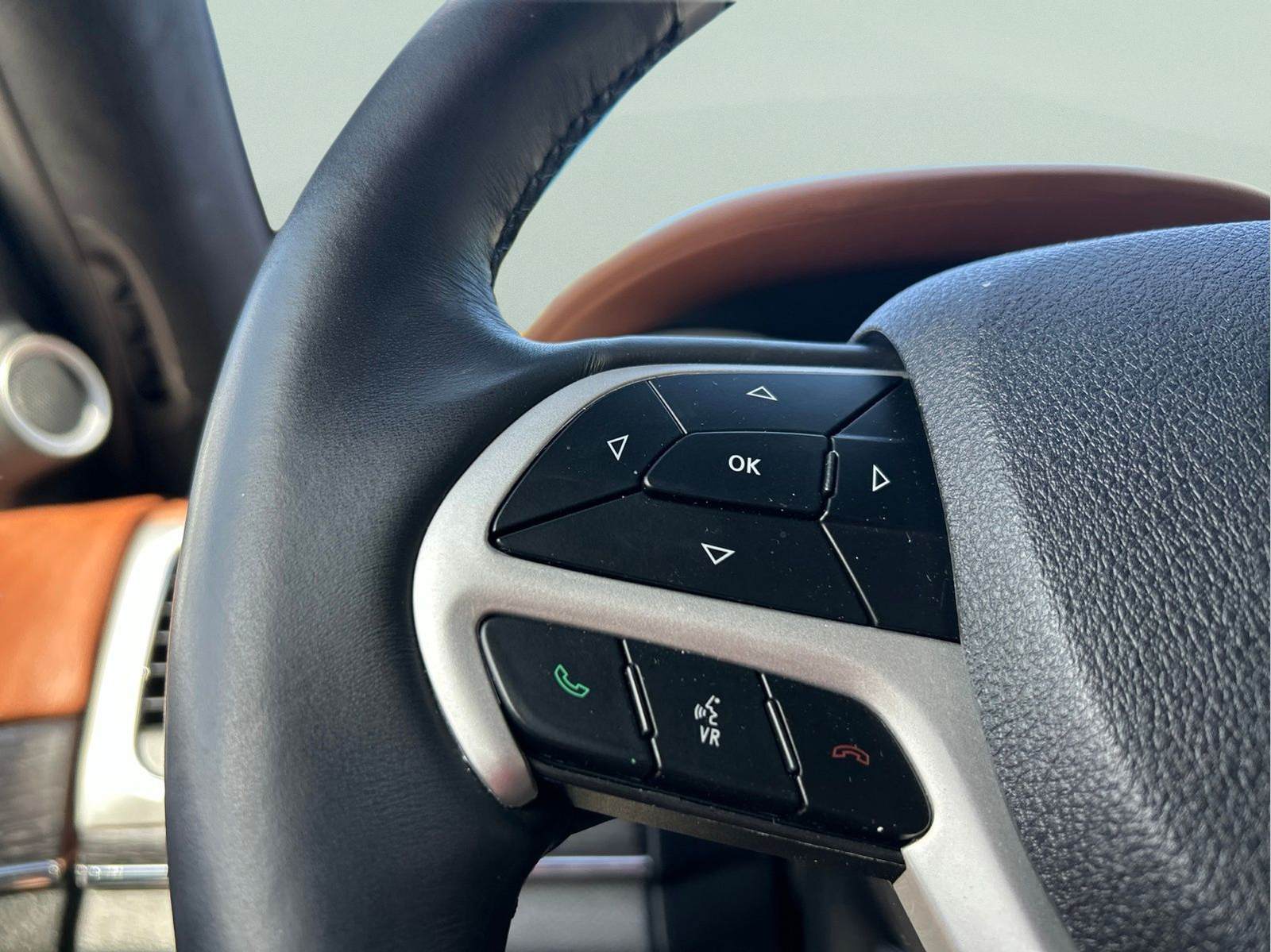 Certified Used 2018 Brown Jeep Summit image 14