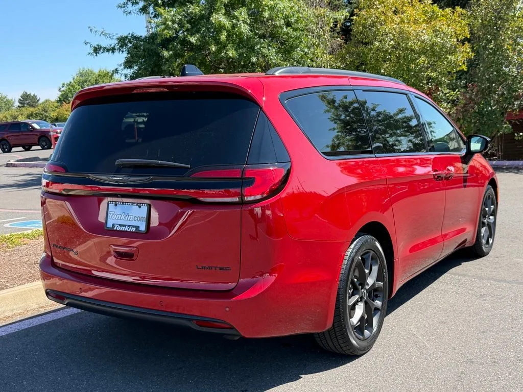 Used 2025 Red Hot Pearlcoat Chrysler Limited image 7
