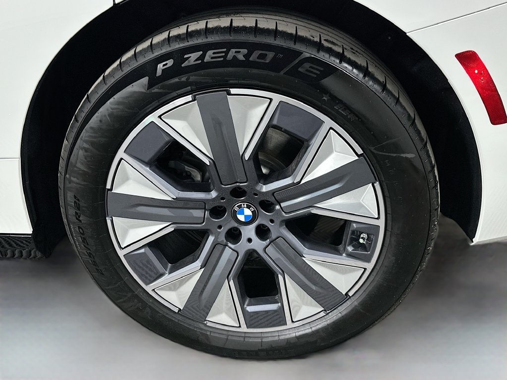 Used 2026 Alpine White BMW xDrive45 image 23