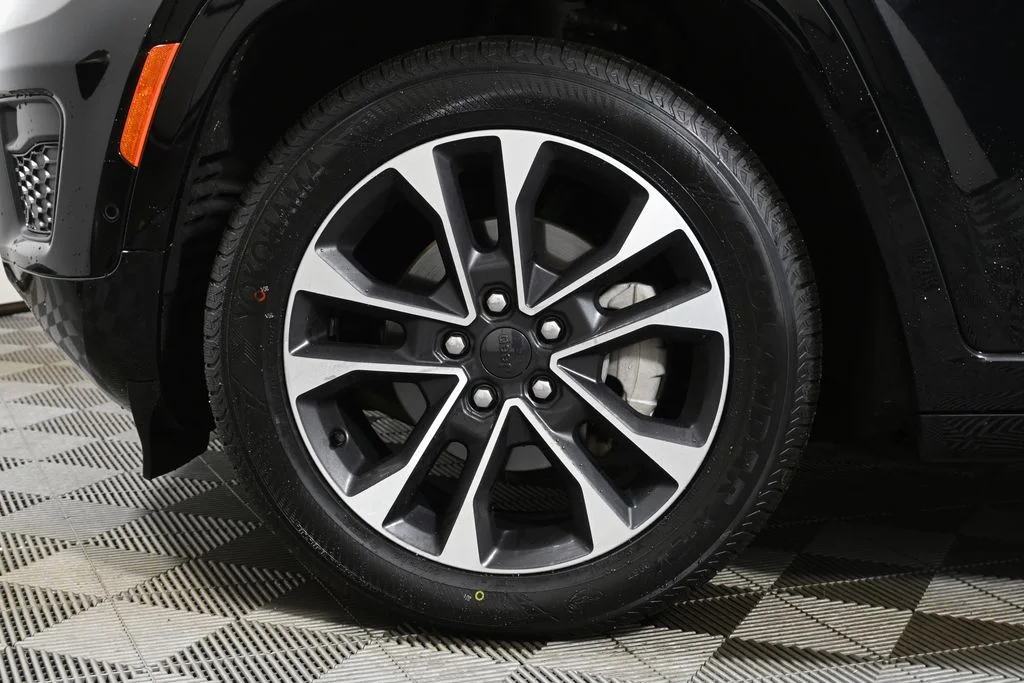 2023 Jeep Grand Cherokee Overland - Photo 12