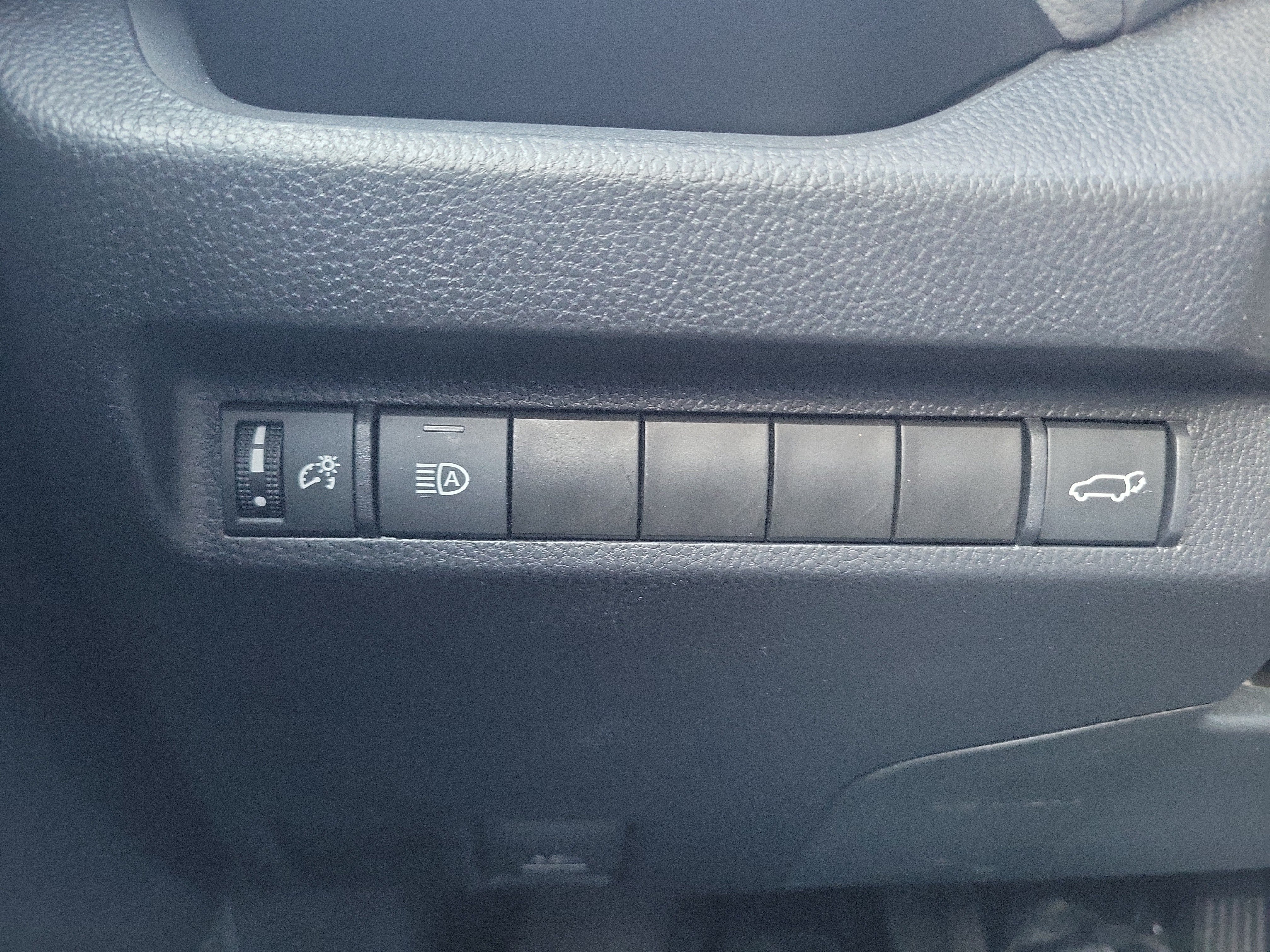 Used 2024 Pearl Toyota XLE Premium image 25