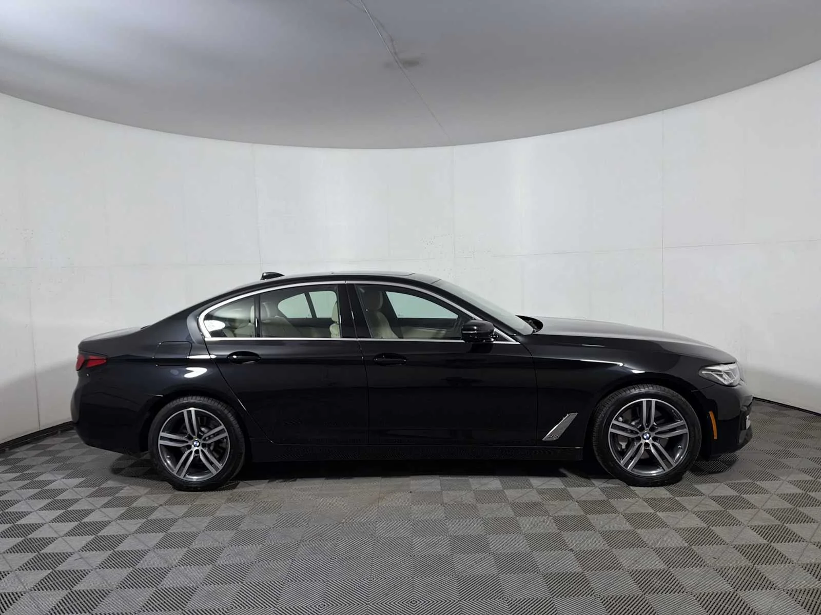 2023 BMW 5 Series 530i - Photo 7