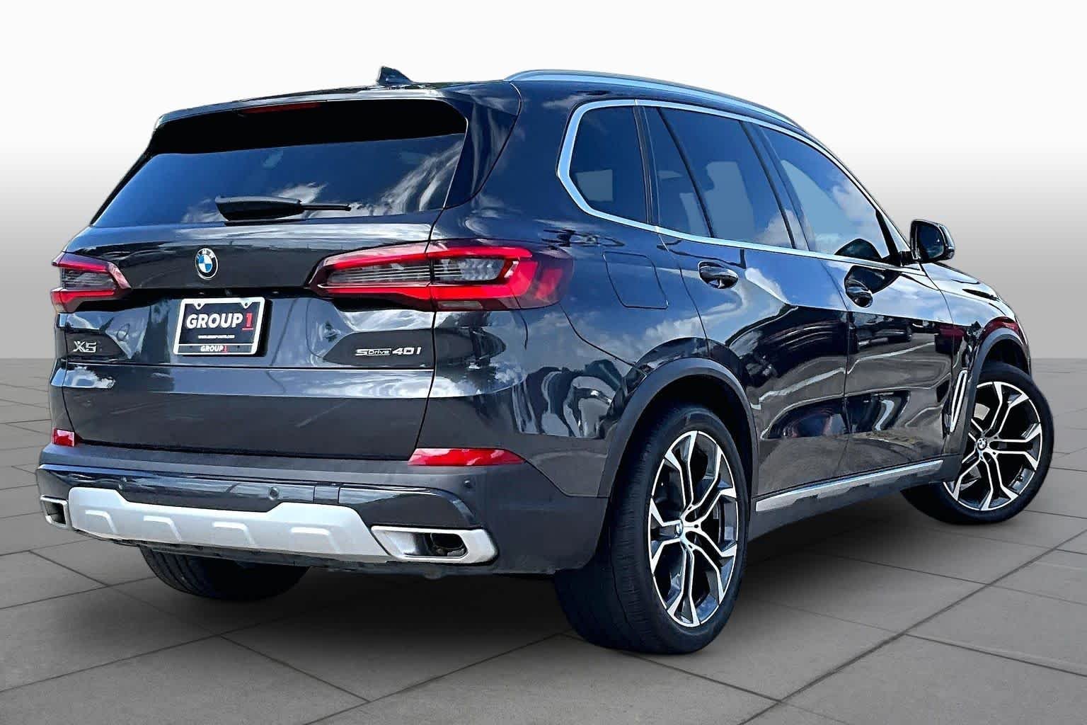 Used 2023 Dark Graphite Metallic BMW sDrive40i image 13