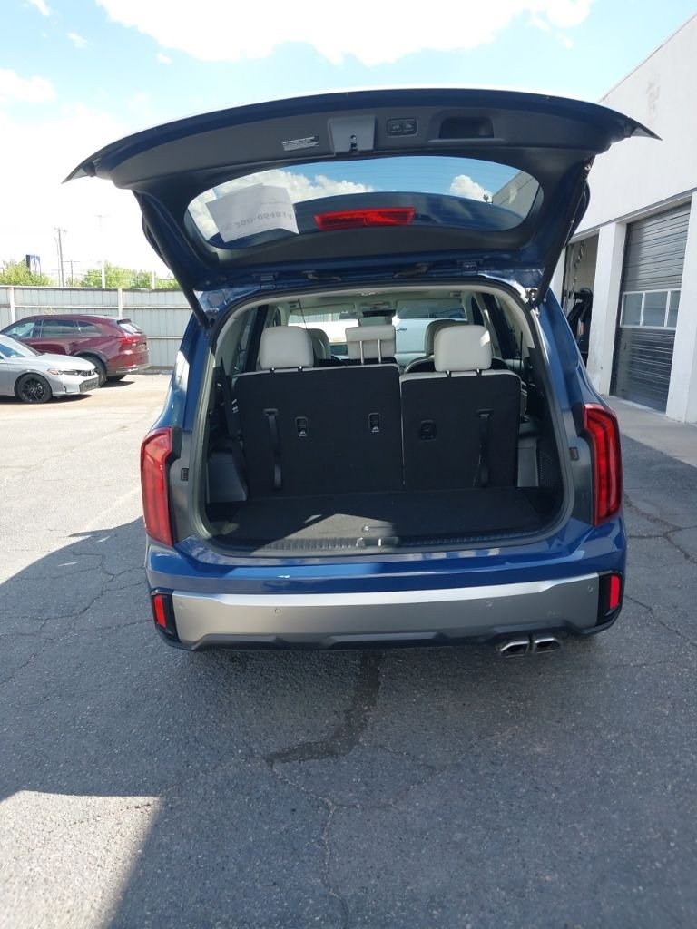 Used 2025 Black Kia S image 11