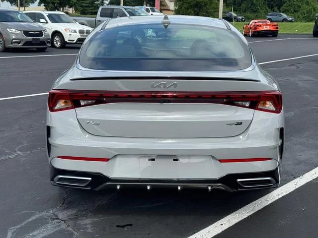 Used 2022 Wolf Gray Kia  image 5