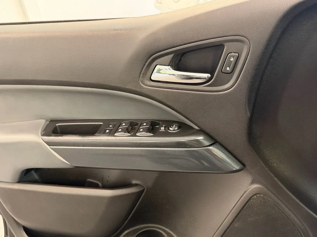 Used 2018 Black Chevrolet Z71 image 23