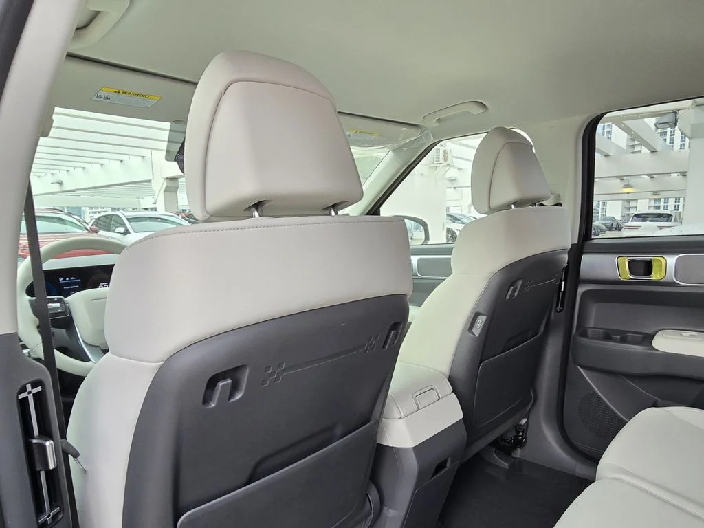 New 2027 Gray Hyundai SE image 10