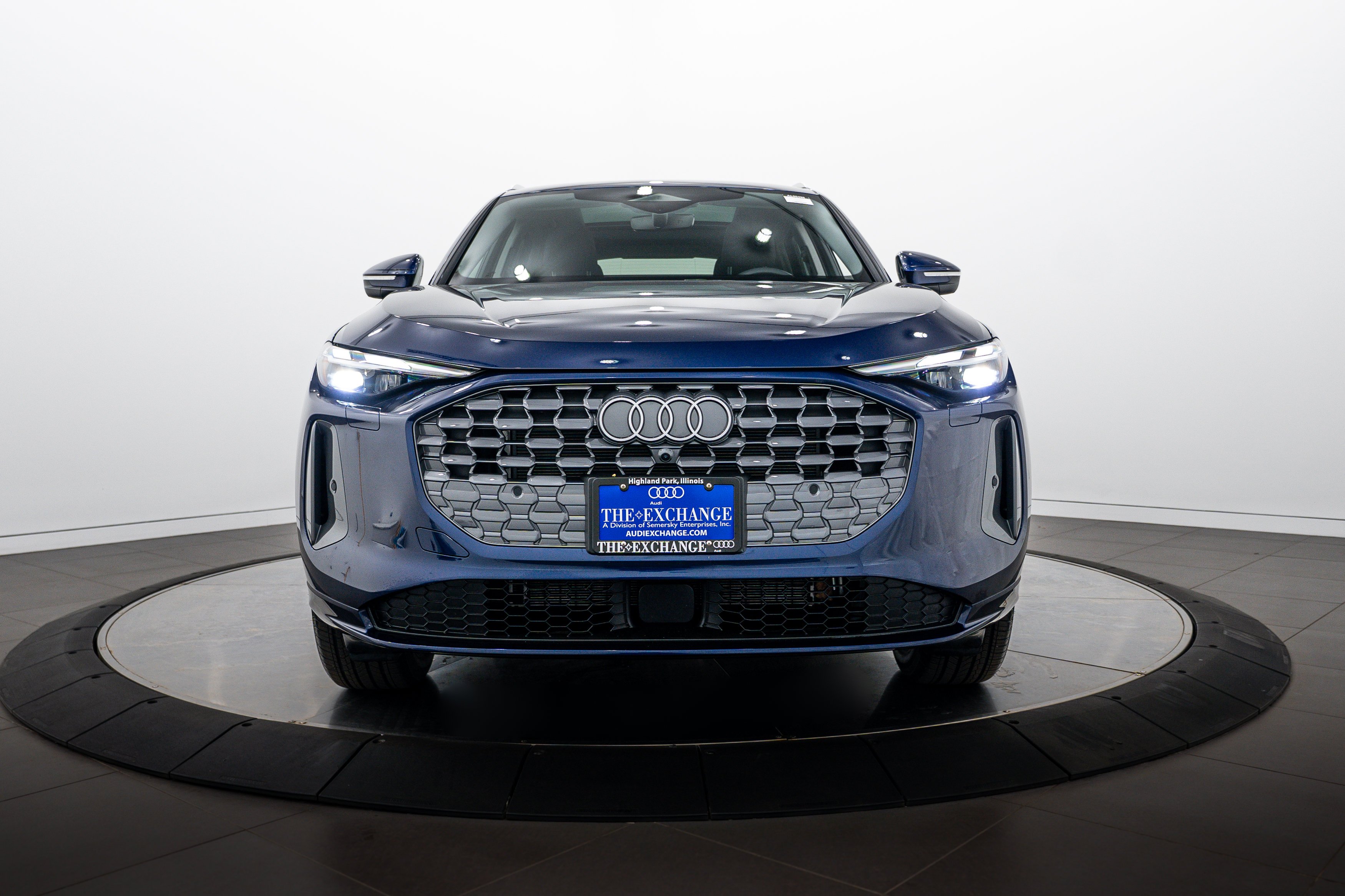 Used 2025 Navarra Blue Metallic Audi Premium image 22