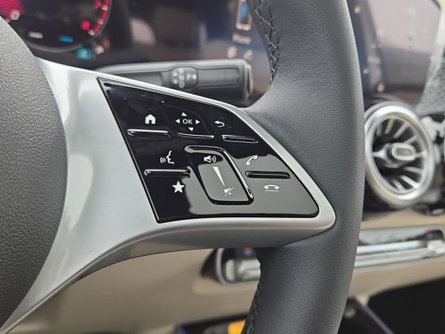 New 2026 Polar White Mercedes-Benz GLB250 image 18