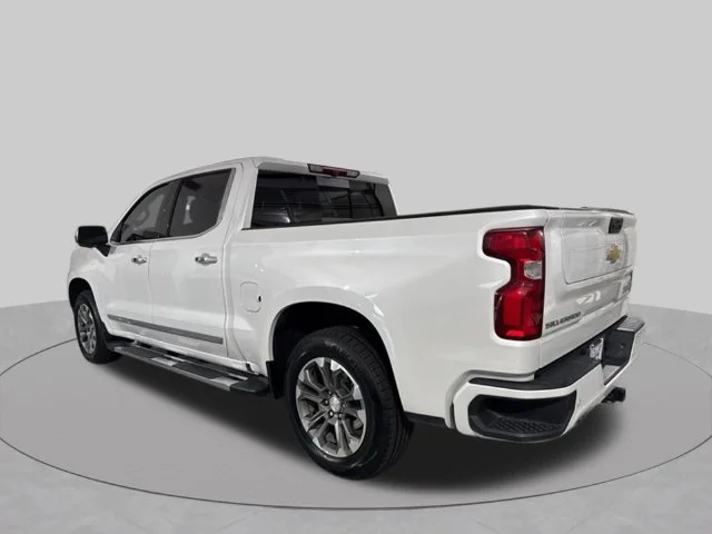 Used 2024 Beige Chevrolet High Country image 7
