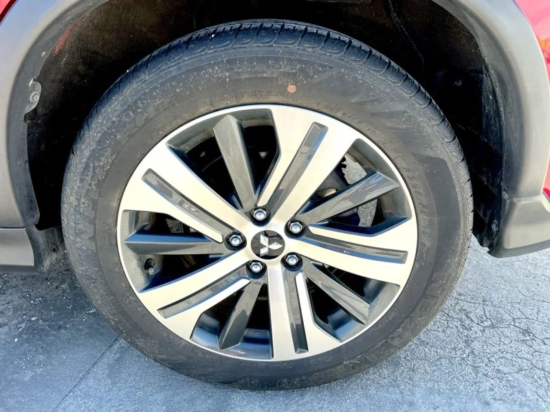 Used 2022 Red Diamond Mitsubishi SE image 10