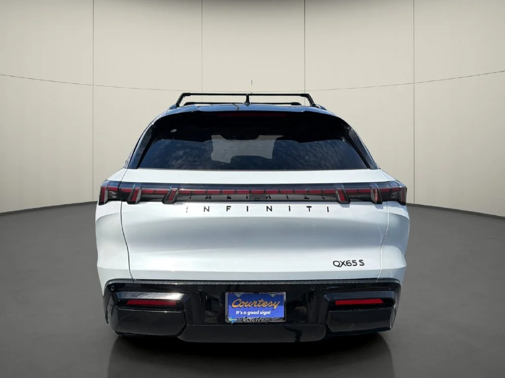 New 2027 2T RAD WHT INFINITI Sport AWD image 6