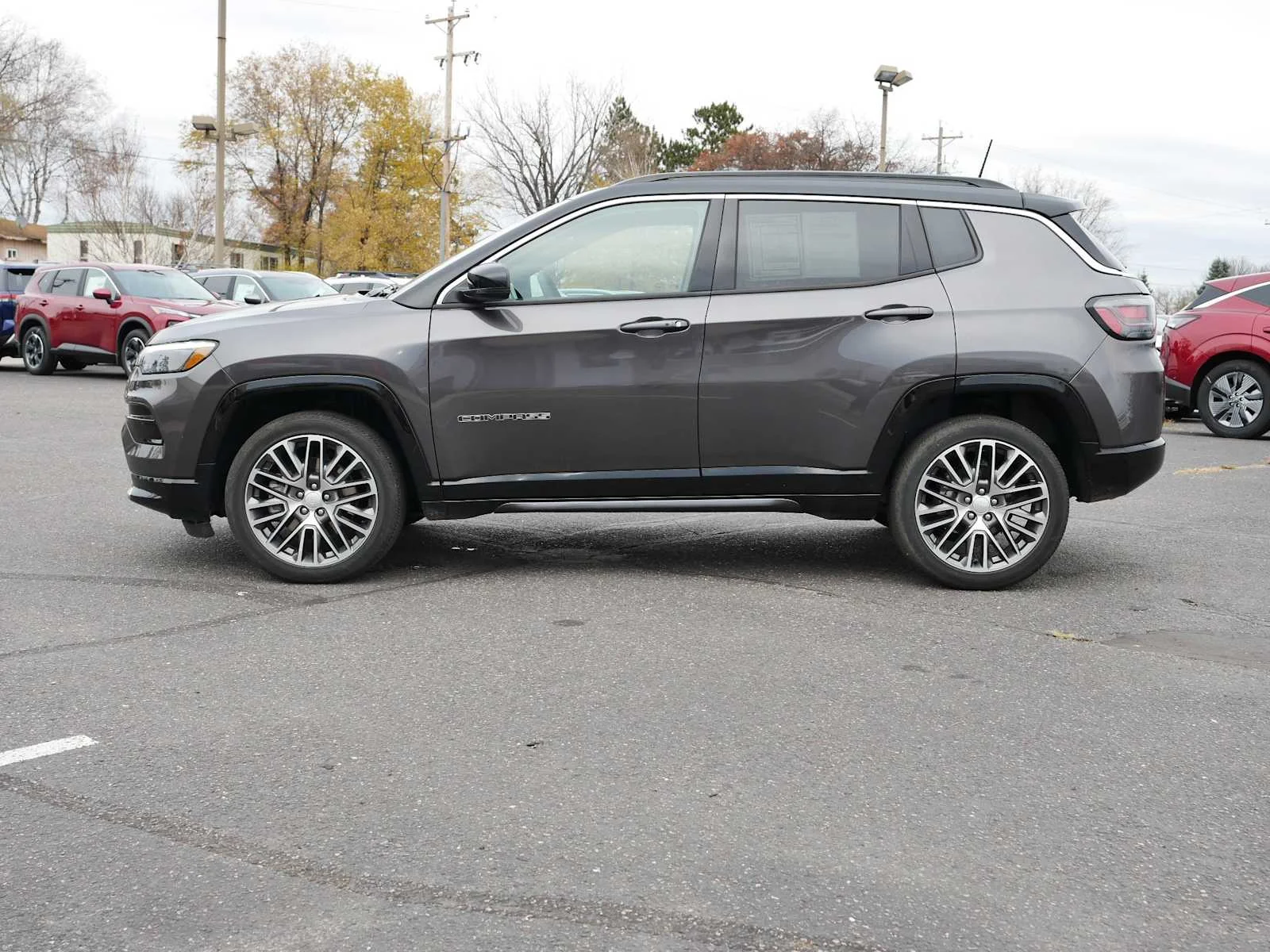 Used 2023 Granite Crystal Metallic Clearcoat Jeep Limited image 4
