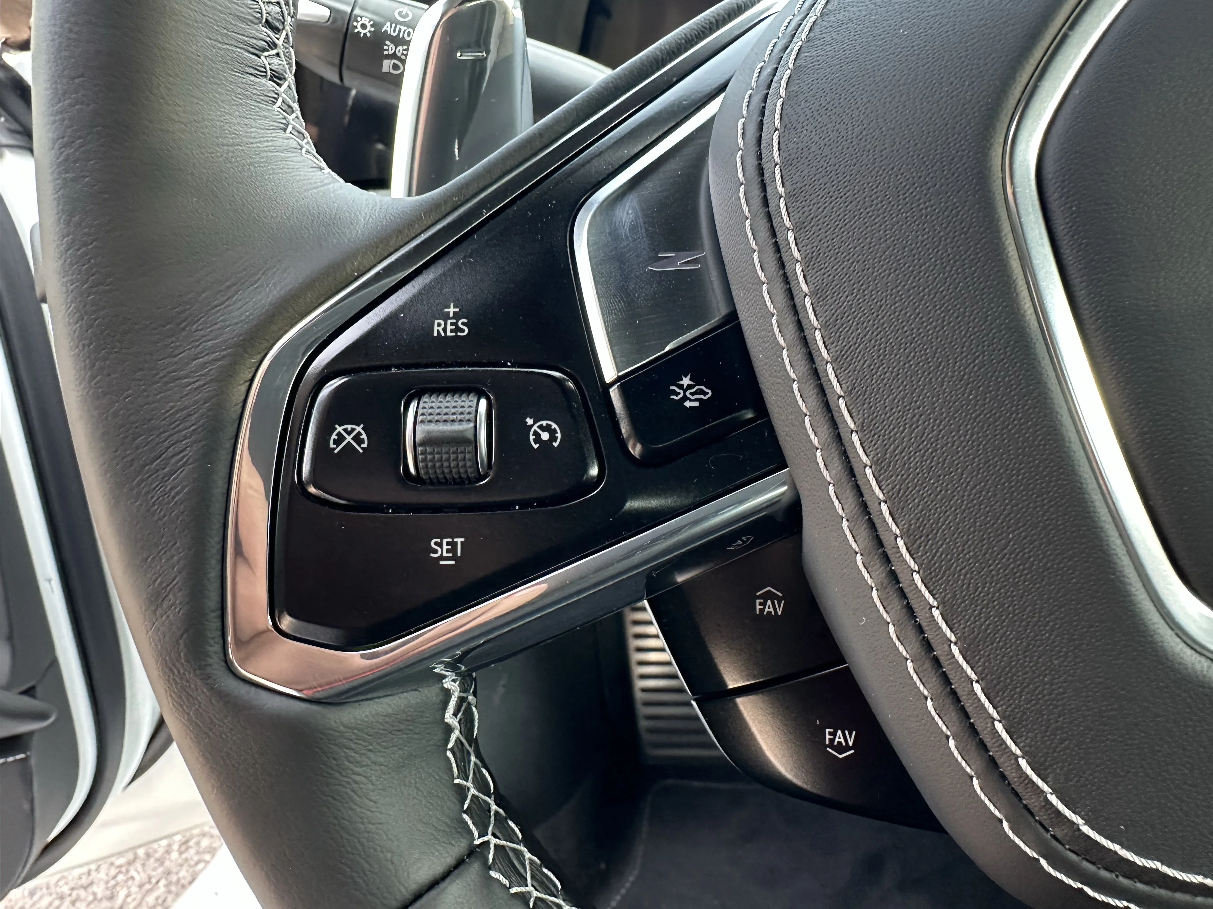 New 2027 Arctic White Chevrolet 1LT image 12