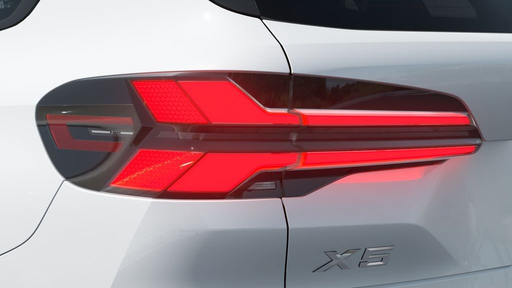 New 2026 Mineral White Metallic BMW xDrive50e image 32