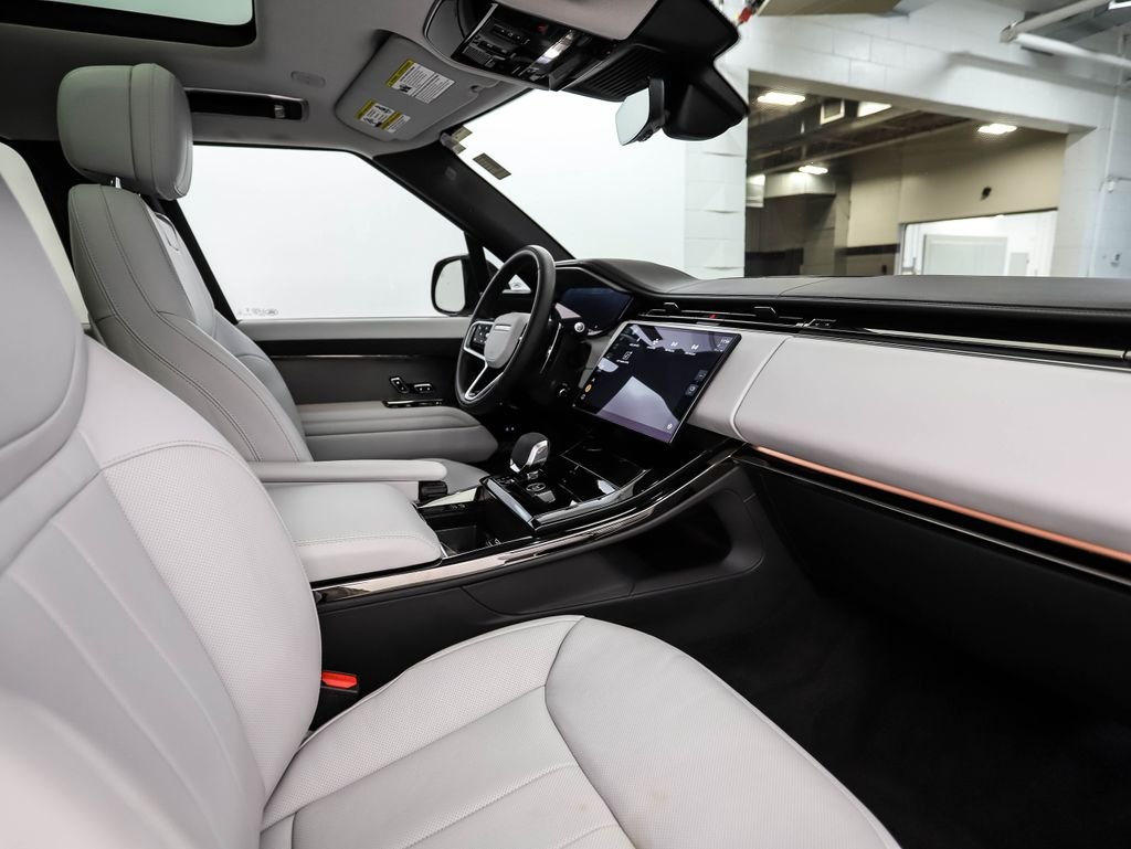 Used 2024 Santorini Black Metallic Land Rover SE image 30