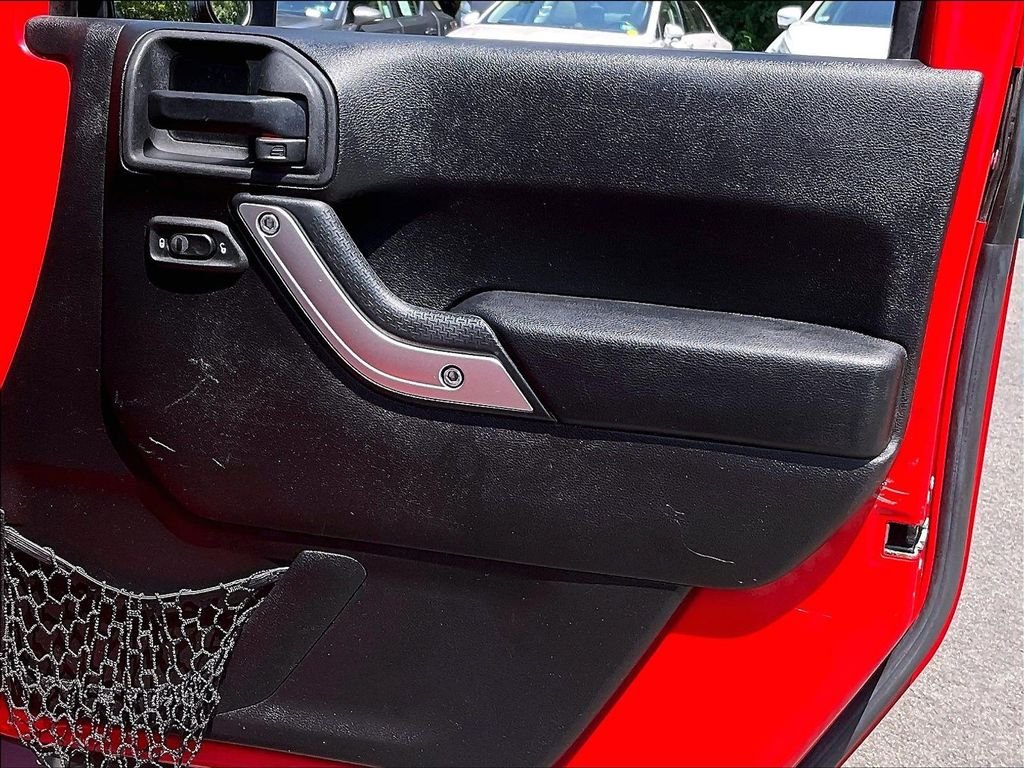 Used 2015 Red Jeep Unlimited Sahara image 25
