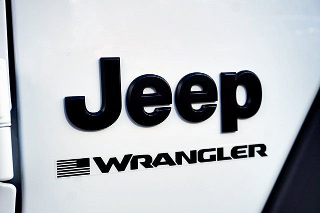 New 2026 Bright White Clear-Coat Exterior Paint Jeep Sport S image 11