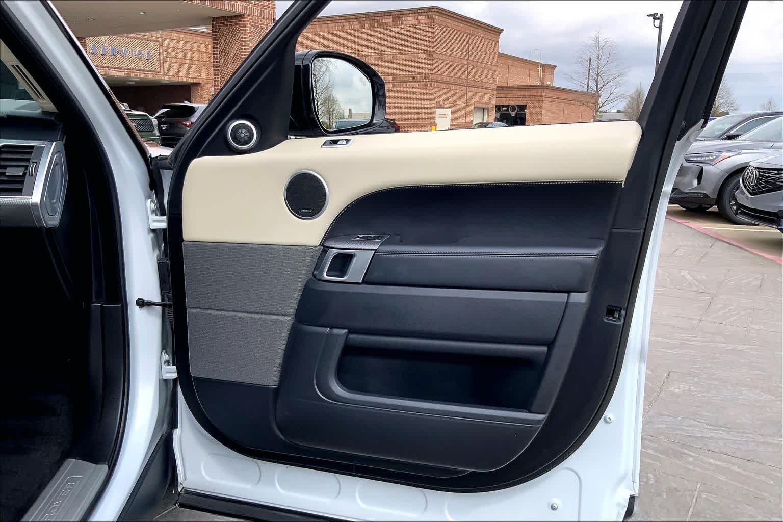 Used 2019 Meribel White Pearl Land Rover Dynamic image 23