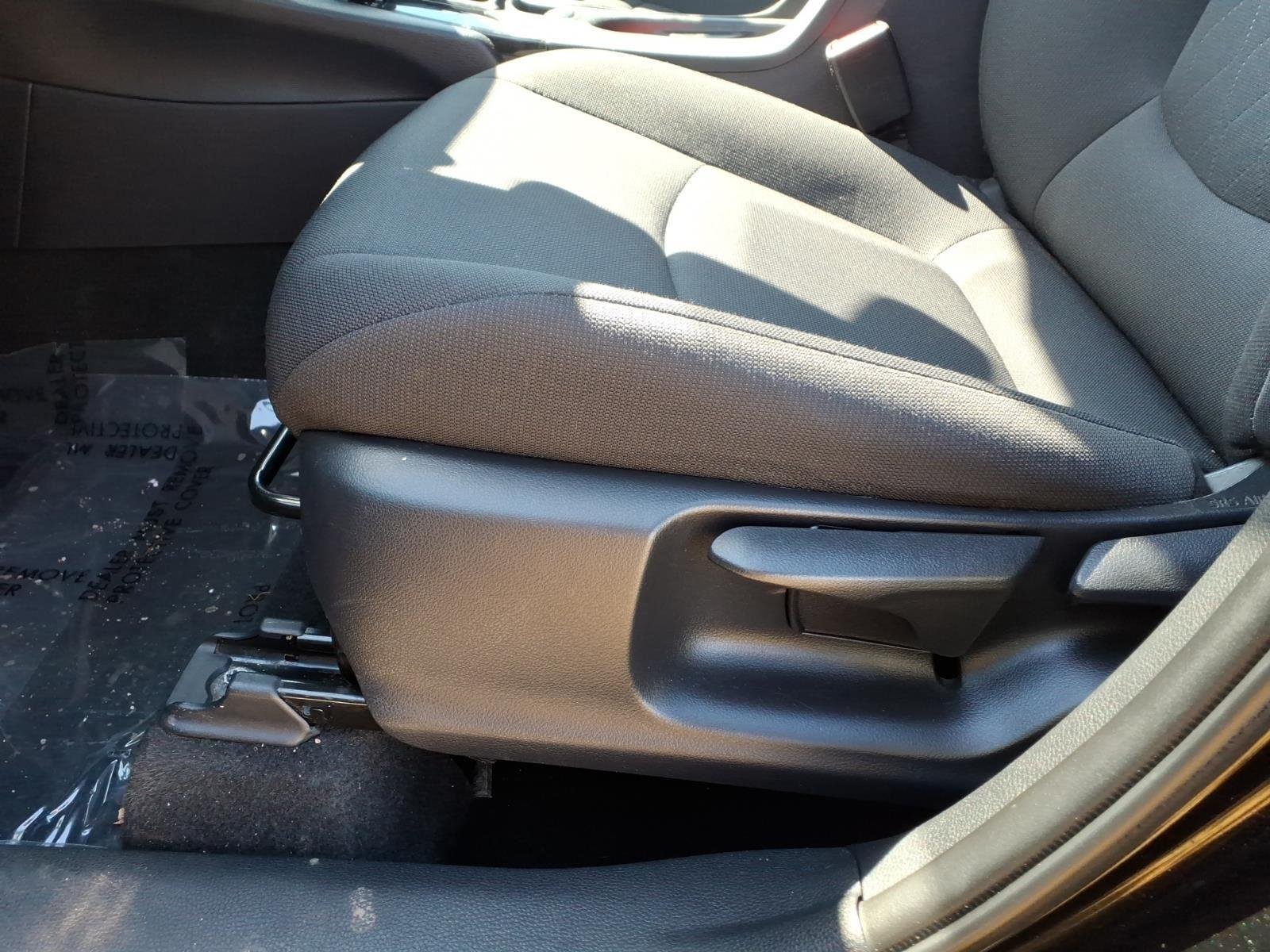 2022 Toyota Corolla Cross LE - Photo 17