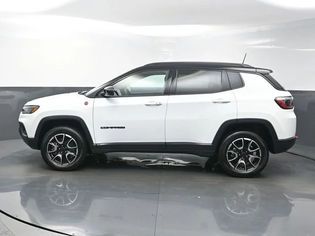 Used 2025 White Jeep Trailhawk image 4