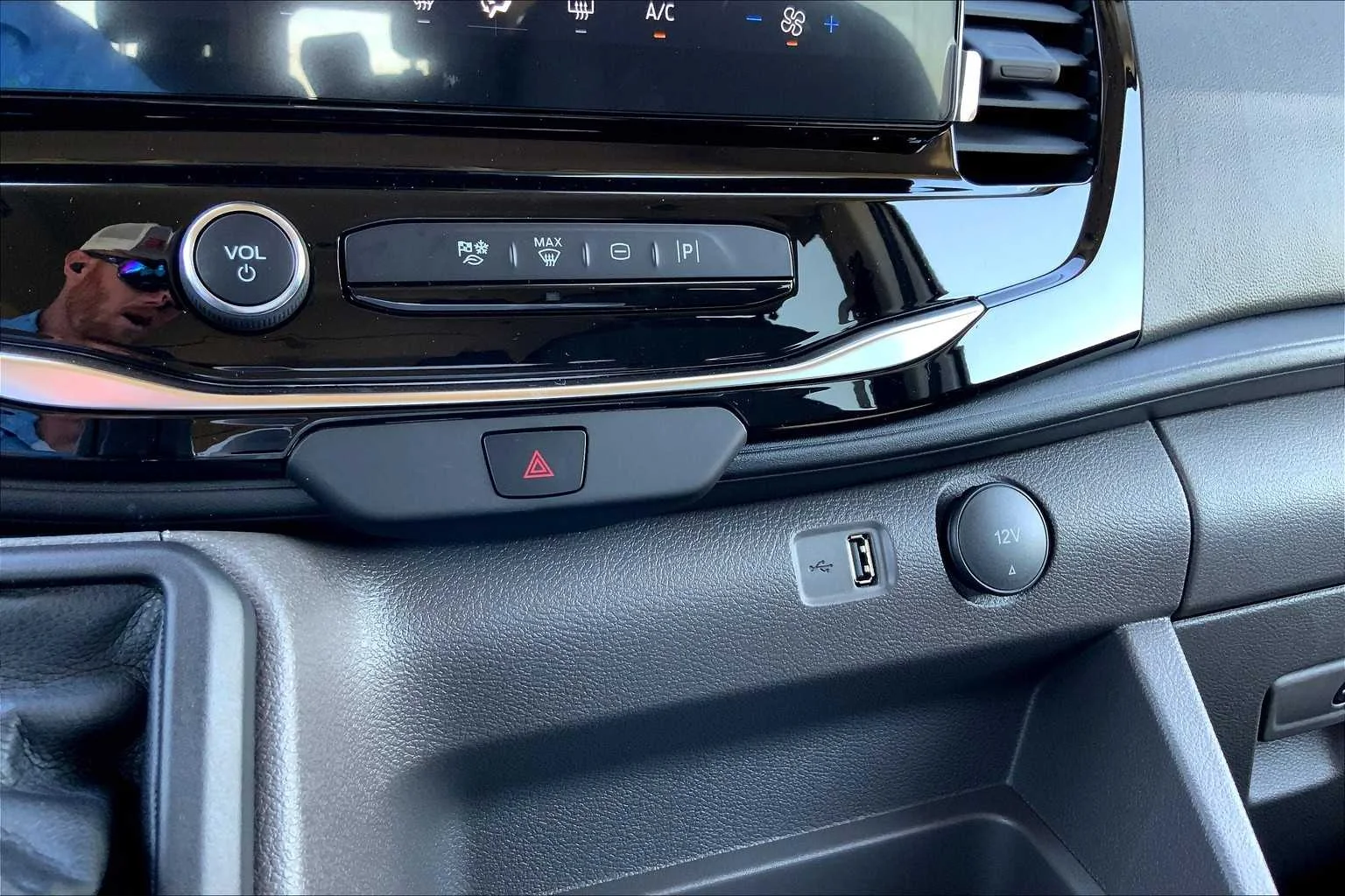 2025 Ford Transit Passenger Van XLT - Photo 16