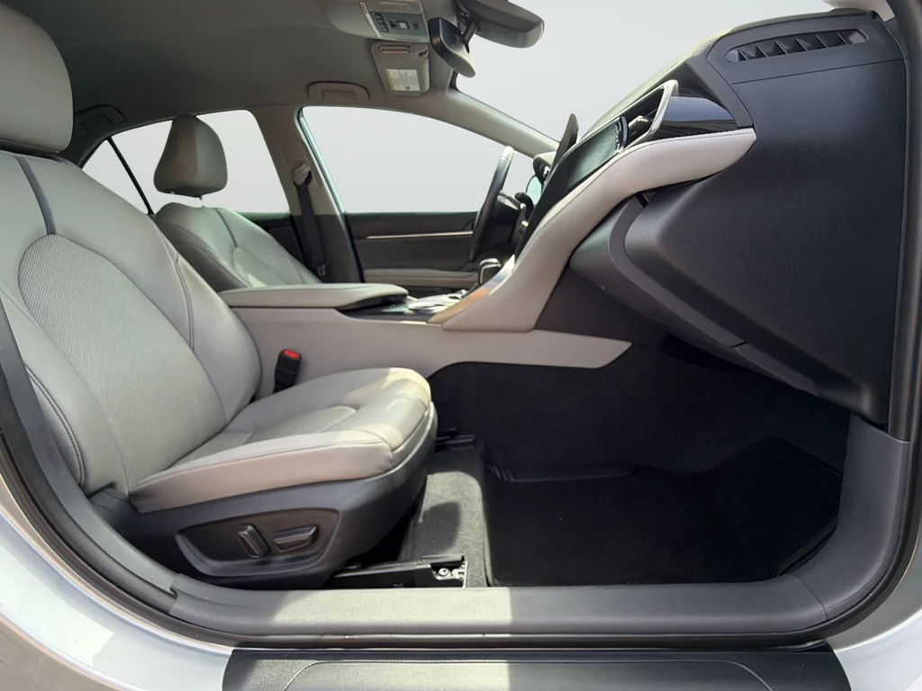 Used 2022 Silver Toyota XLE image 24
