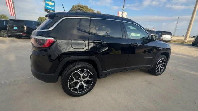 2025 Jeep Compass Limited - Photo 8