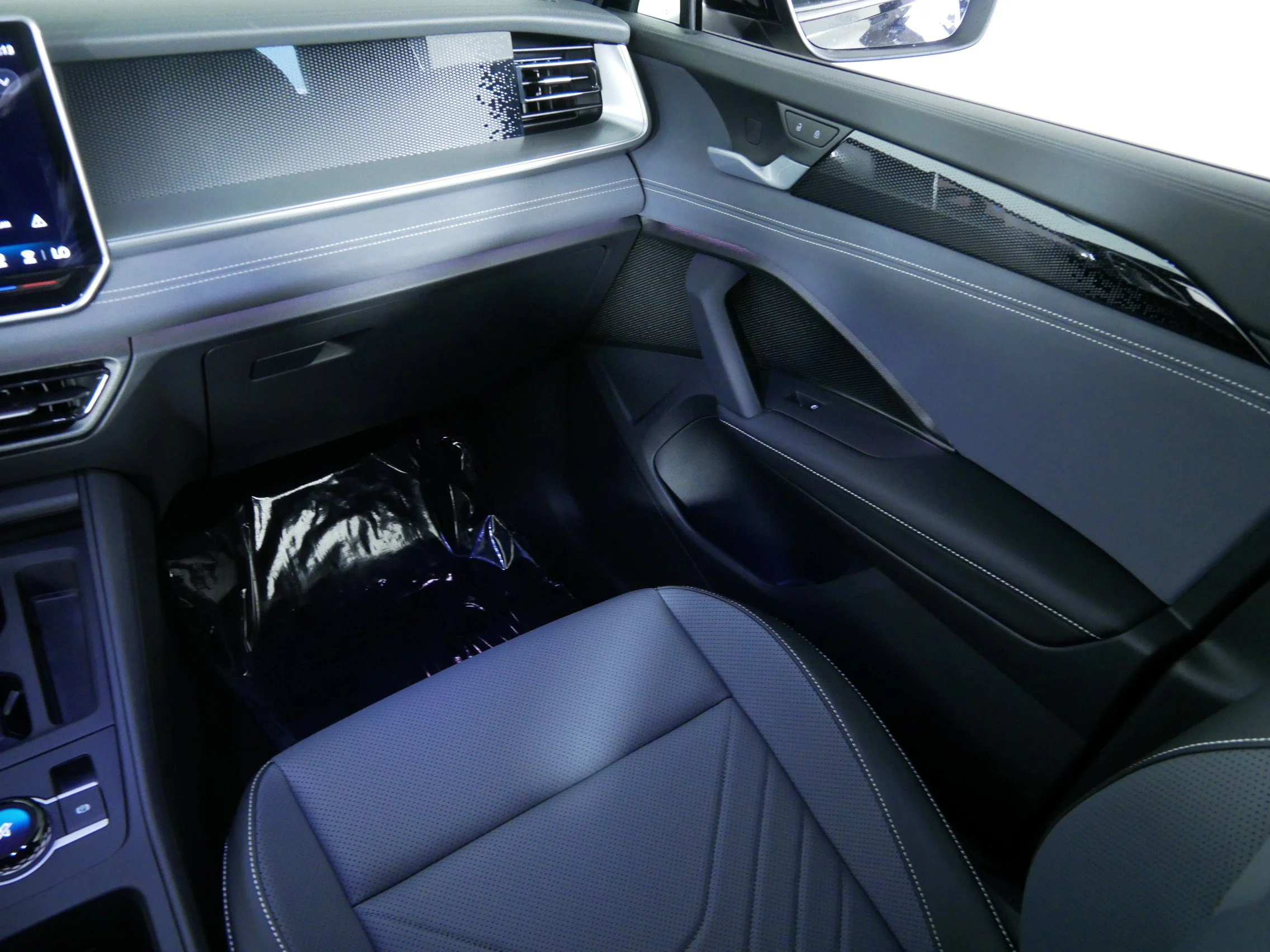 New 2026 Deep Black Pearl Volkswagen SE R-Line Black image 11