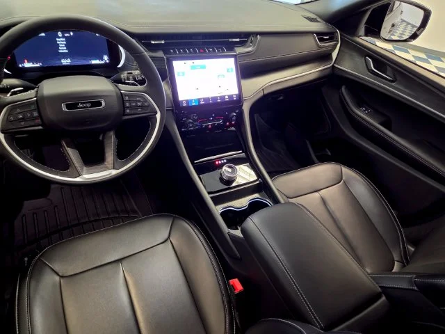 Used 2025 Gray Jeep Limited image 15