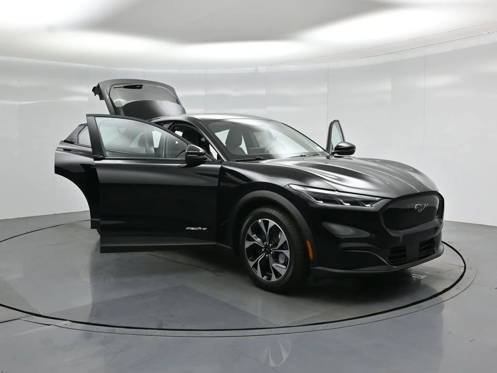 New 2026 Shadow Black Ford Select image 30