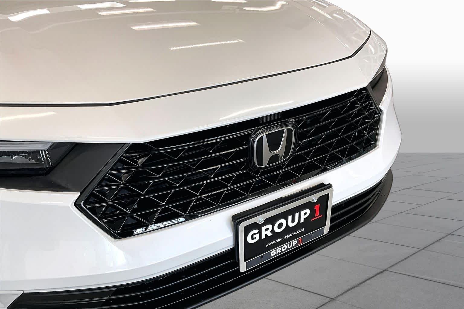 Used 2024 Platinum White Pearl Honda EX image 30