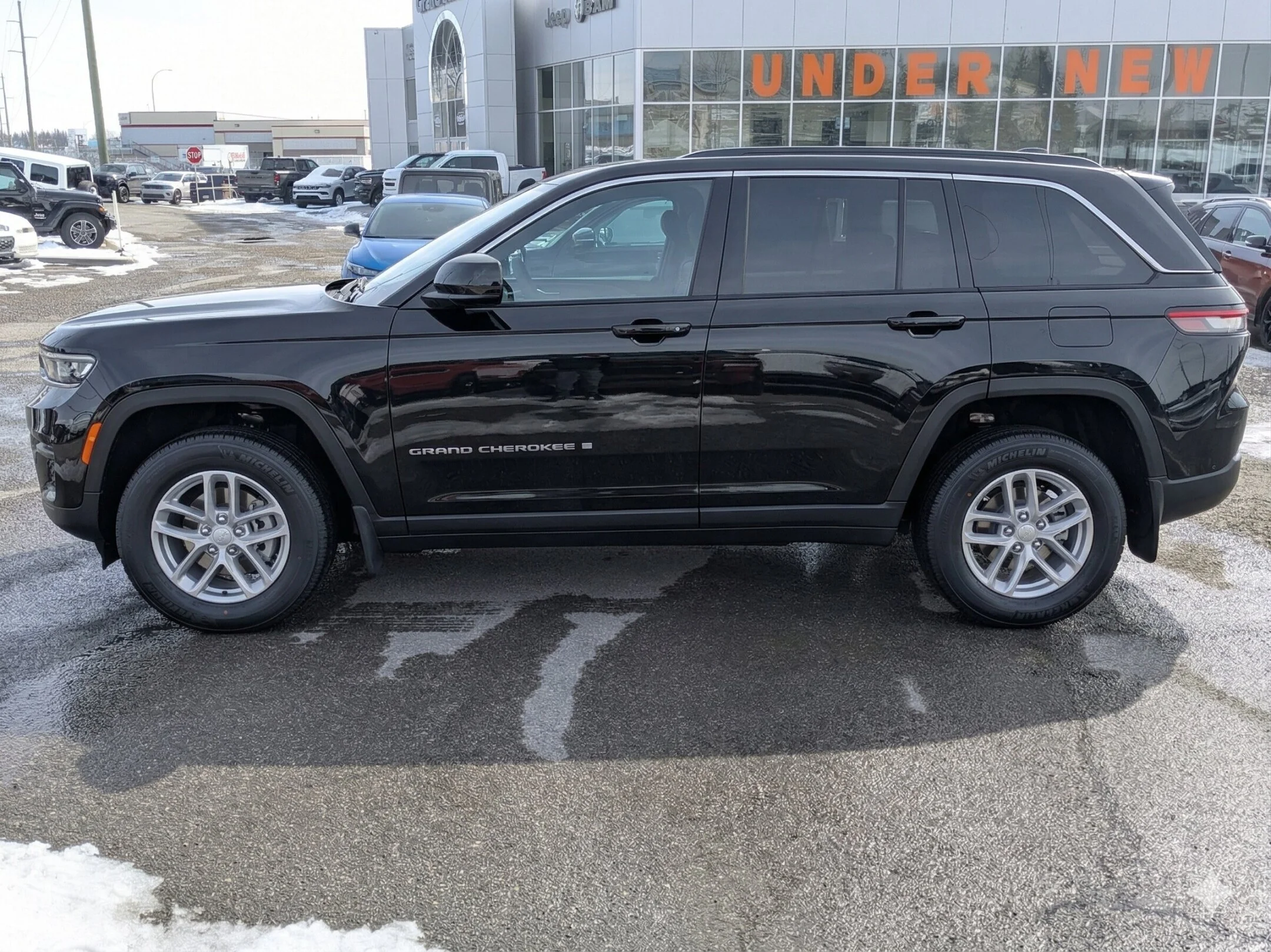 New 2026 Black Jeep Laredo - - 4x4 - Classic Theme - Heated Seats - Heated Steering - Remote Start & More! image 5