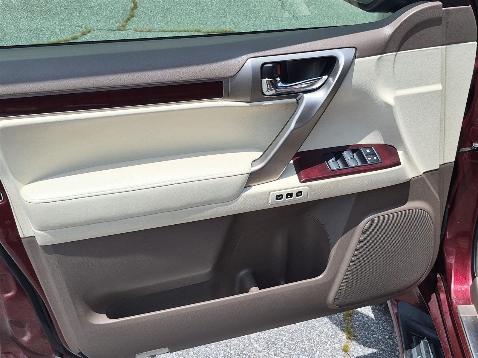 Used 2015 Claret Mica Lexus  image 15
