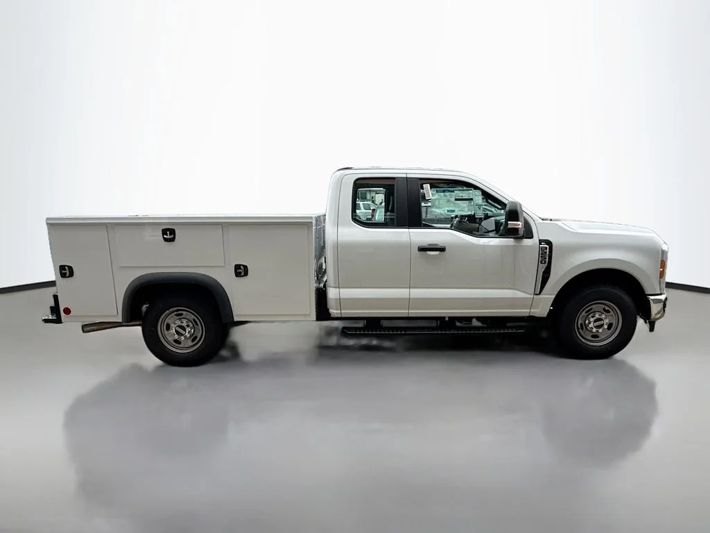 New 2026 Oxford White Ford XL image 8