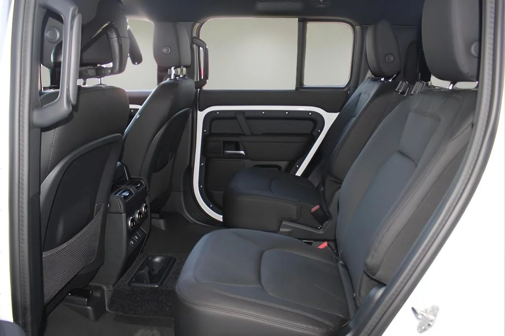 2025 Land Rover Defender X-Dynamic SE - Photo 13