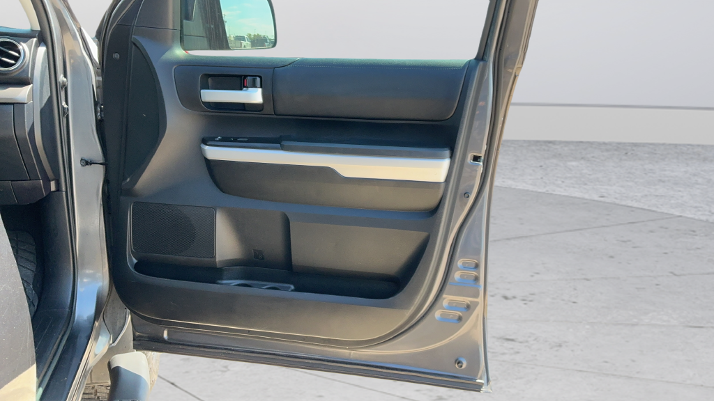 Used 2018 Gray Toyota SR5 image 22
