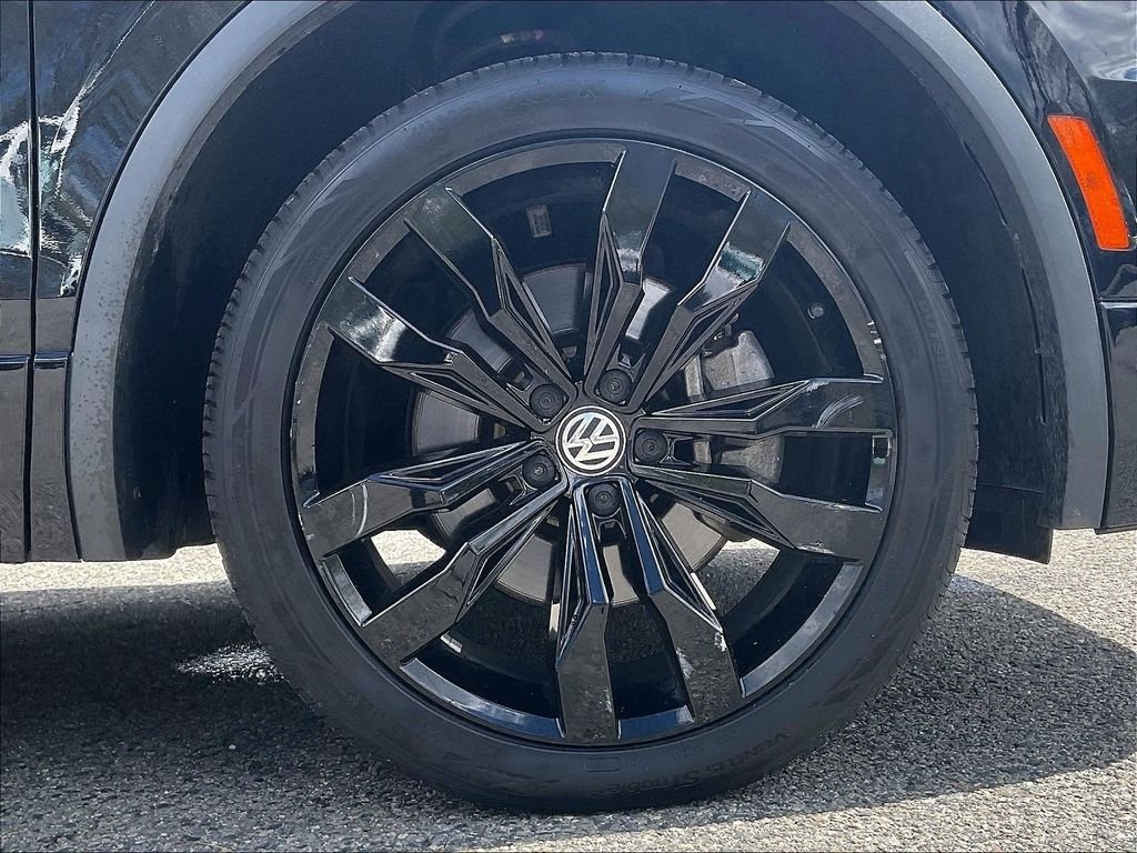 Certified Used 2021 Black Volkswagen 2.0T SE R-Line Black image 7