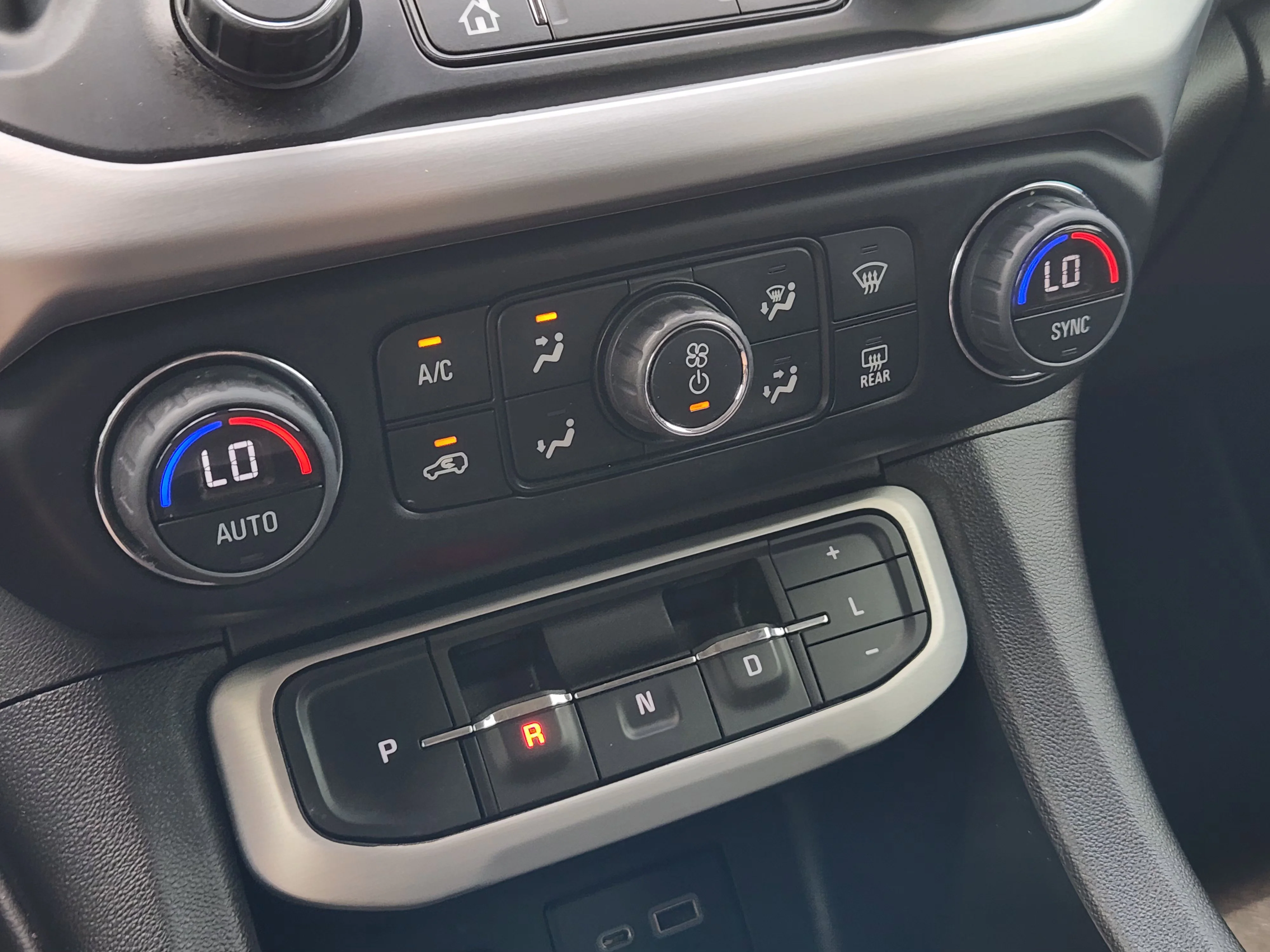 Used 2023 Ebony Twilight Metallic GMC SLE image 19
