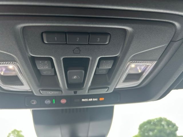 Used 2025 White GMC AT4 image 40