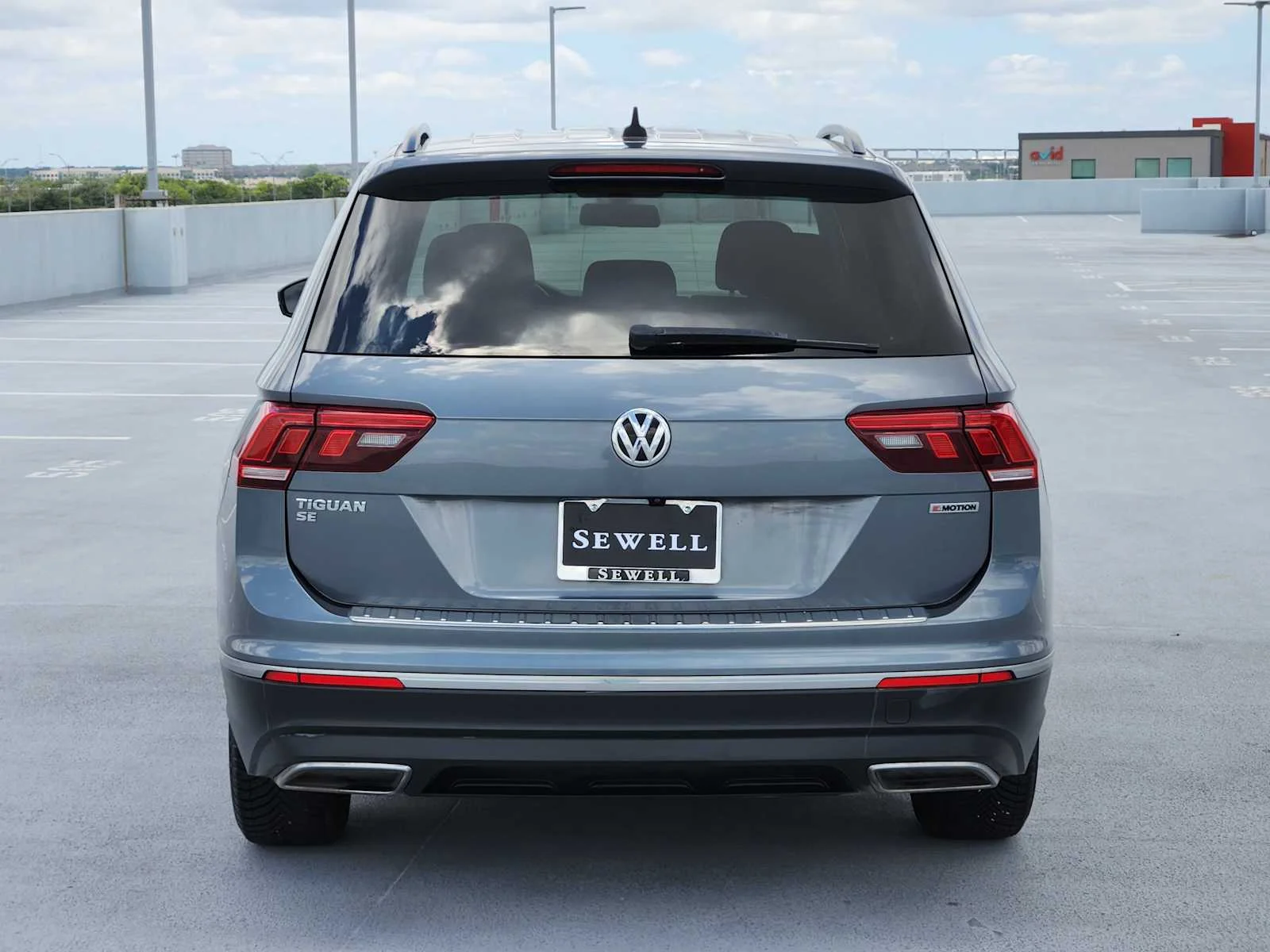 Used 2020 Platinum Gray Metallic Volkswagen SE image 6