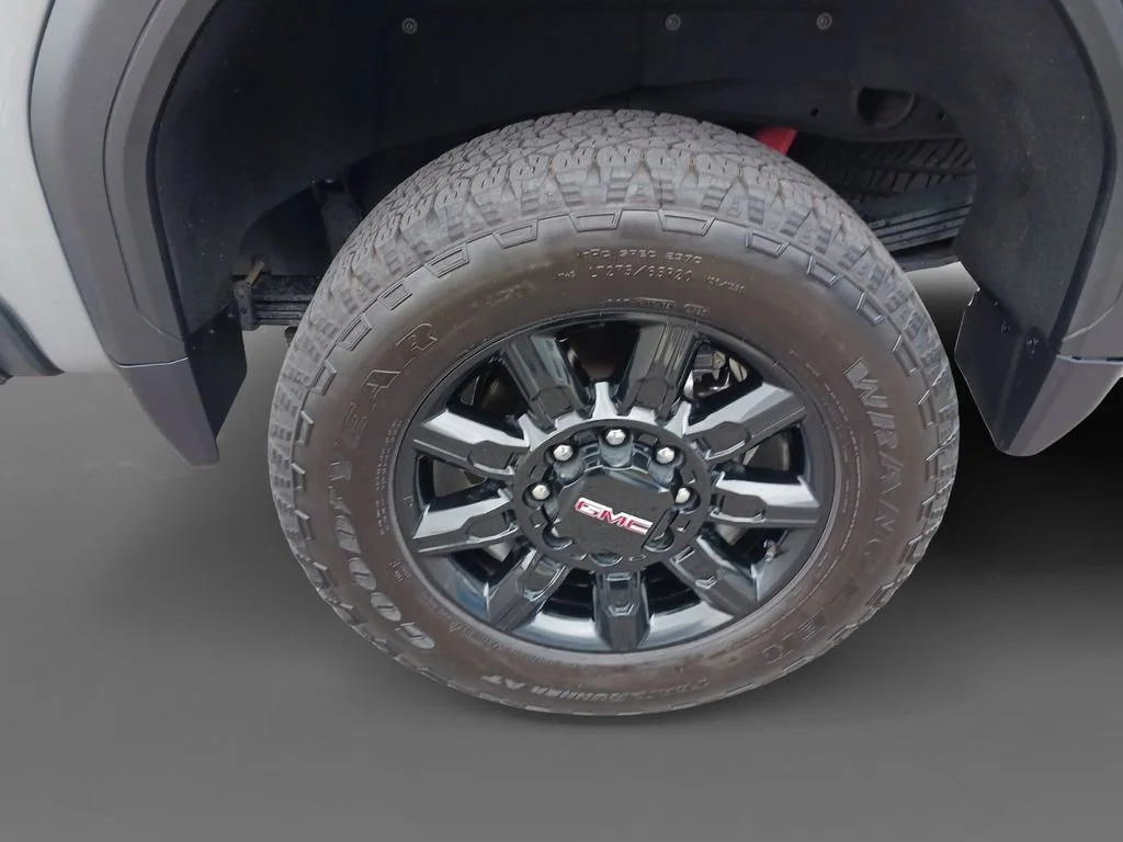 Used 2025 Sterling Metallic GMC AT4 image 8