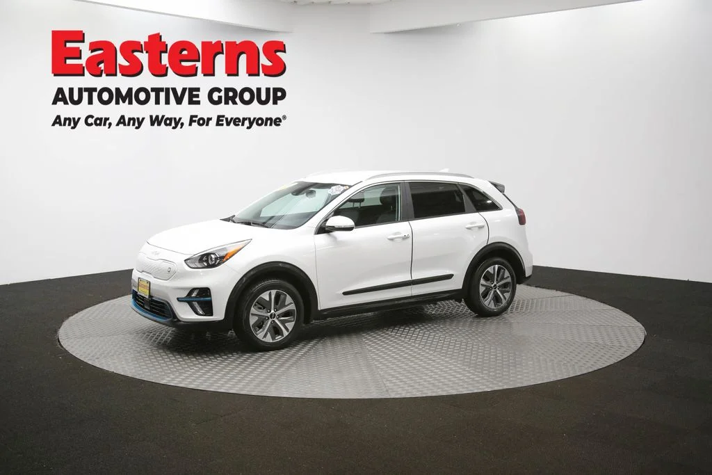 Used 2022 White Kia EX image 59