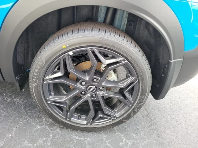 New 2026 Arctic Ice Blue Metallic / Super Black Two-tone Nissan SR image 7