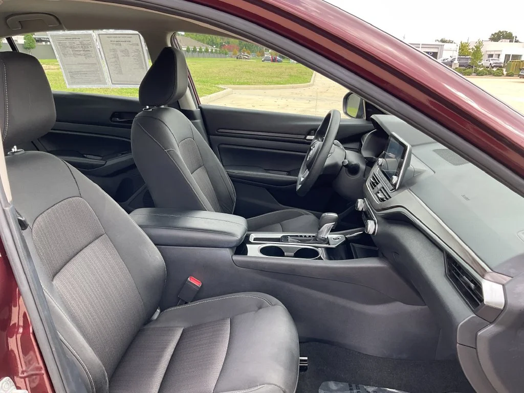 Used 2024 Red Nissan 2.5 SV image 17