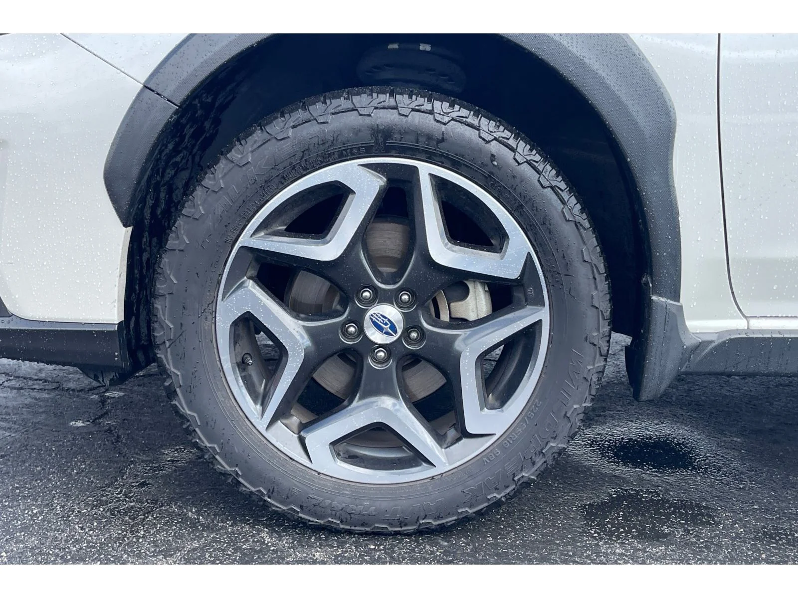 Used 2018 Crystal White Pearl Subaru Limited image 10