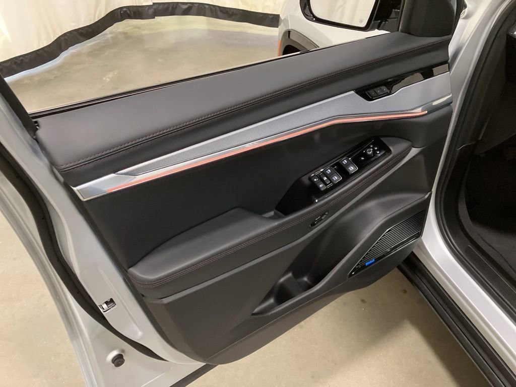 Used 2024 Silver Zynith Clearcoat Jeep Launch Edition image 11